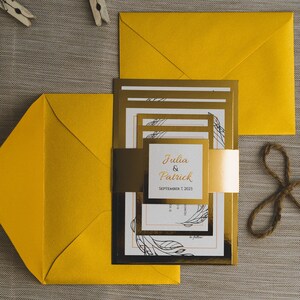 Inviti di nozze dorati stampati: carta dorata, Save-the-Date, carta di alloggio, RSVP, buoni regalo, buste