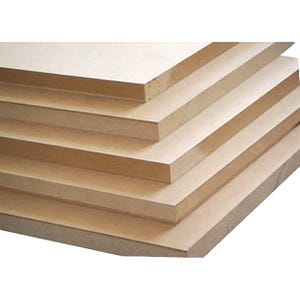 Puede incluir: Pila de cinco paneles de madera marr&oacute;n claro. Los paneles son lisos y tienen una textura ligeramente rugosa.