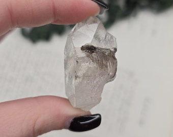 Cuarzo biterminado con inclusión de brookita - Cristal natural de colección - Baluchistán, Pakistán - Ejemplar mineralógico raro