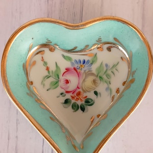 Cuatro pequeñas piezas decorativas pintadas a mano de Artibus Portugal
