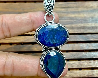 Hanger van sterling zilver met blauwe saffier: handgemaakte sieraden met edelstenen