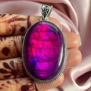 Colgante de labradorita morada: joyería de plata de ley 925