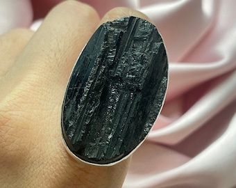 Anillo áspero de turmalina negra Anillo de plata de ley 925 Joyería de plata hecha a mano Anillo de piedras preciosas Joyería de turmalina negra Anillo de piedras preciosas de gran tamaño