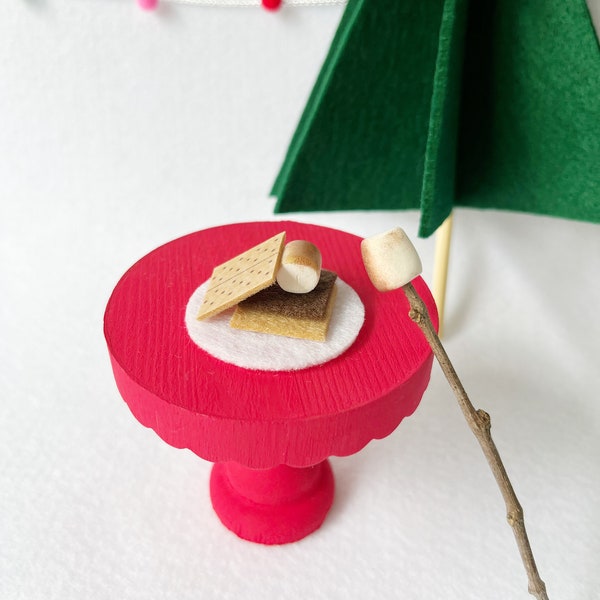 Tiny S'mores Kit / Christmas Elf Scene