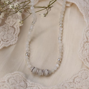 Handgemachte Kette aus Mondstein Edelsteinperlen mit 925 Silber