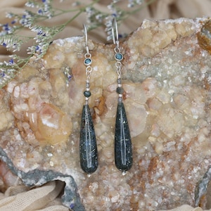 Handgemachte Ohrringe aus Moosachat, Blauem Topas und 925 Sterling Silber