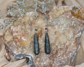 Handgemachte Ohrringe aus Moosachat, Blauem Topas und 925 Sterling Silber