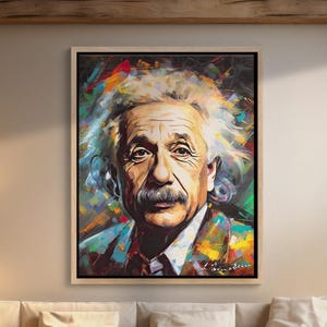Pode incluir: Um retrato emoldurado de Albert Einstein, renderizado em um estilo abstrato vibrante. A obra de arte apresenta uma paleta colorida de azuis, verdes, amarelos e vermelhos. A imagem é exibida em uma sala de estar.