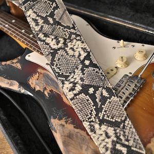 Sangle de guitare en cuir véritable imprimé python – Fabriquée à la main en Italie – Style rock serpent