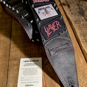 Heavy-Metal-Gitarrengurt aus echtem Leder mit Nieten und Aufnähern – Handgefertigt in Italien Bild 3