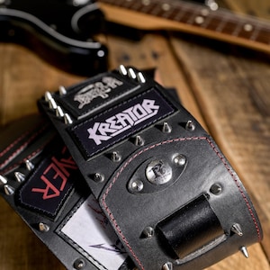Heavy-Metal-Gitarrengurt aus echtem Leder mit Nieten und Aufnähern – Handgefertigt in Italien Bild 6