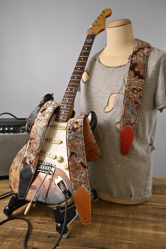 Tracolla per chitarra e basso in vera pelle e tessuto Paisley