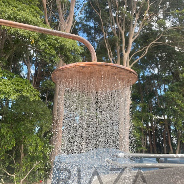 Pommeau de douche en cuivre massif non laqué , cuivre , pommeau de douche , douche , pommeau de douche cuivre , pommeau de douche extérieur , pommeau de douche pluie , douches