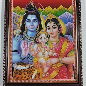 Shiva Parivar Framed Picture: Hindu Family Portrait (12x10&quot;)