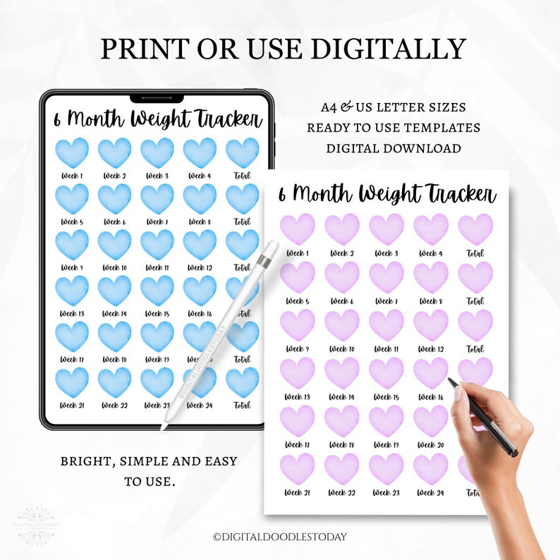 Op de afbeelding: Een digitale 6-maanden gewichtstracker-sjabloon met blauwe en paarse hartpictogrammen voor 24 weken en een totaal. De tekst luidt PRINT OR USE DIGITALLY, A4 & US LETTER SIZES, READY TO USE TEMPLATES, DIGITAL DOWNLOAD, en BRIGHT, SIMPLE AND EASY TO USE.