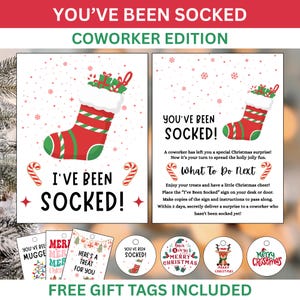 Könnte beinhalten: Ein weihnachtliches Set mit dem Text "YOU'VE BEEN SOCKED! COWORKER EDITION." Enthält ein Schild mit einer Strumpf-Grafik und dem Text "I'VE BEEN SOCKED!" Enthält auch Geschenkanhänger mit Feiertagsdesigns.