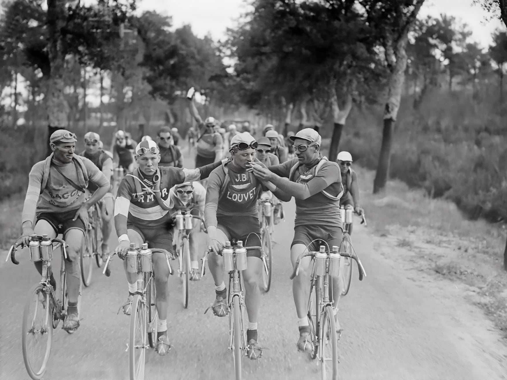 Vintage Tour De France Cyclists Smoking Cigarettes Photo 1927 Black and  White Cycling Print Vintage Sports Print