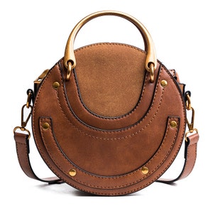 Robocart: bolso de hombro redondo con remaches de moda para mujer: un bolso elegante para cualquier ocasión