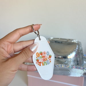 Good Things Take Time Motel Keychain, Cute Positive Saying Keychain, Strawberry Girly, Cute Car Key Accessories, Gift for Girly Girl