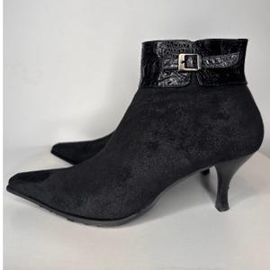 Bottines Donald Pliner en daim noir, bout pointu, talon chaton 7,5 image 4
