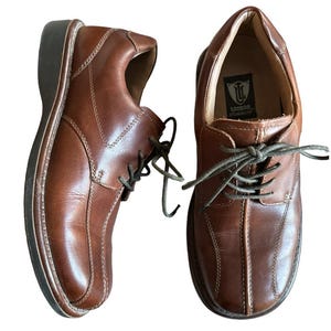 Vintage London Underground Report Brown Leather Oxford Dress Shoes size 9 Vintage Y2K London Underground brown oxford wingtip lace up  main image 2