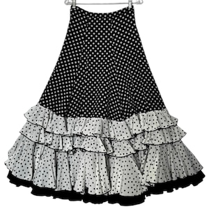 Falda larga con volantes y estampado de lunares flamencos Menkes, talla XS/S, color negro y blanco.