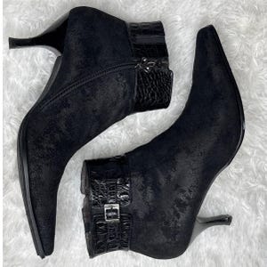 Bottines Donald Pliner en daim noir, bout pointu, talon chaton 7,5 image 10