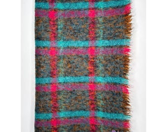 Écharpe à carreaux en laine de mohair tissée à la main Donegal Design des années 80, Irlande 60 x 70