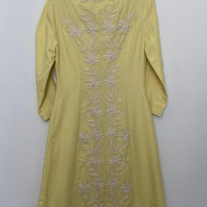 Vestido recto de lino y algodón amarillo limón bordado de Plenty Tracy Reese de Anthropologie, talla 6 imagen 4