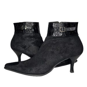 Bottines Donald Pliner en daim noir, bout pointu, talon chaton 7,5 image 1