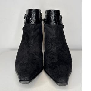 Bottines Donald Pliner en daim noir, bout pointu, talon chaton 7,5 image 5