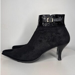 Bottines Donald Pliner en daim noir, bout pointu, talon chaton 7,5 image 14