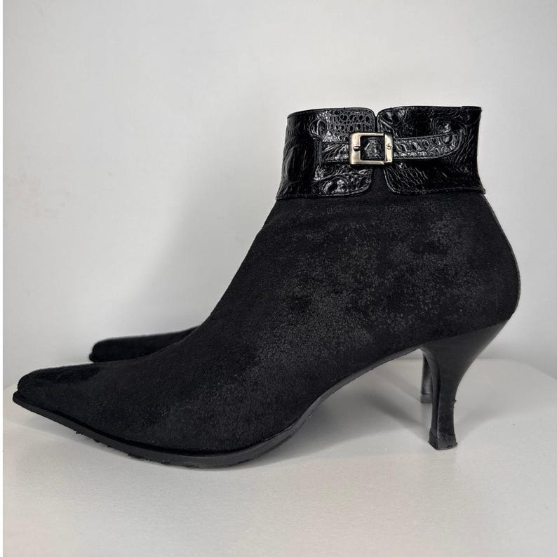 Bottines Donald Pliner en daim noir, bout pointu, talon chaton 7,5 image 14