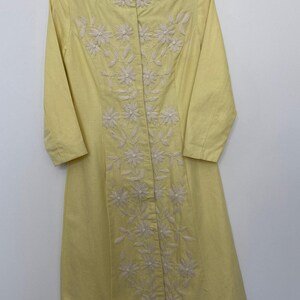 Vestido recto de lino y algodón amarillo limón bordado de Plenty Tracy Reese de Anthropologie, talla 6 imagen 17