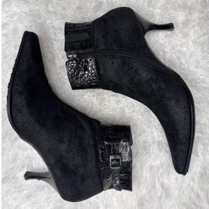 Bottines Donald Pliner en daim noir, bout pointu, talon chaton 7,5 image 11