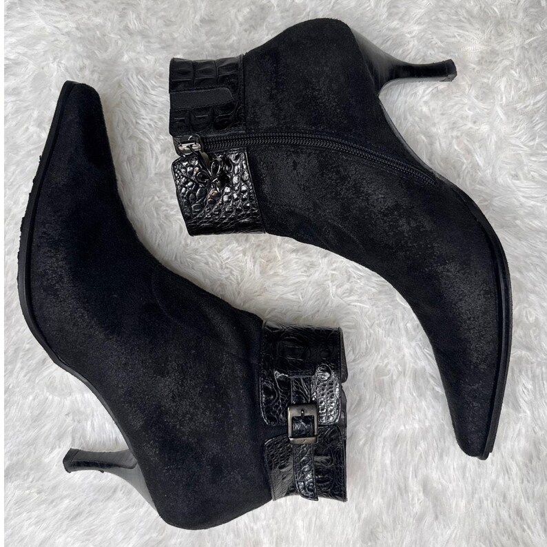 Bottines Donald Pliner en daim noir, bout pointu, talon chaton 7,5 image 11