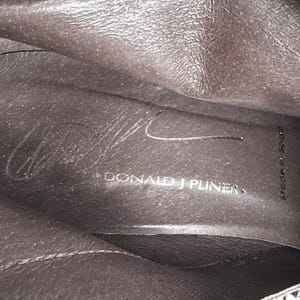 Bottines Donald Pliner en daim noir, bout pointu, talon chaton 7,5 image 12