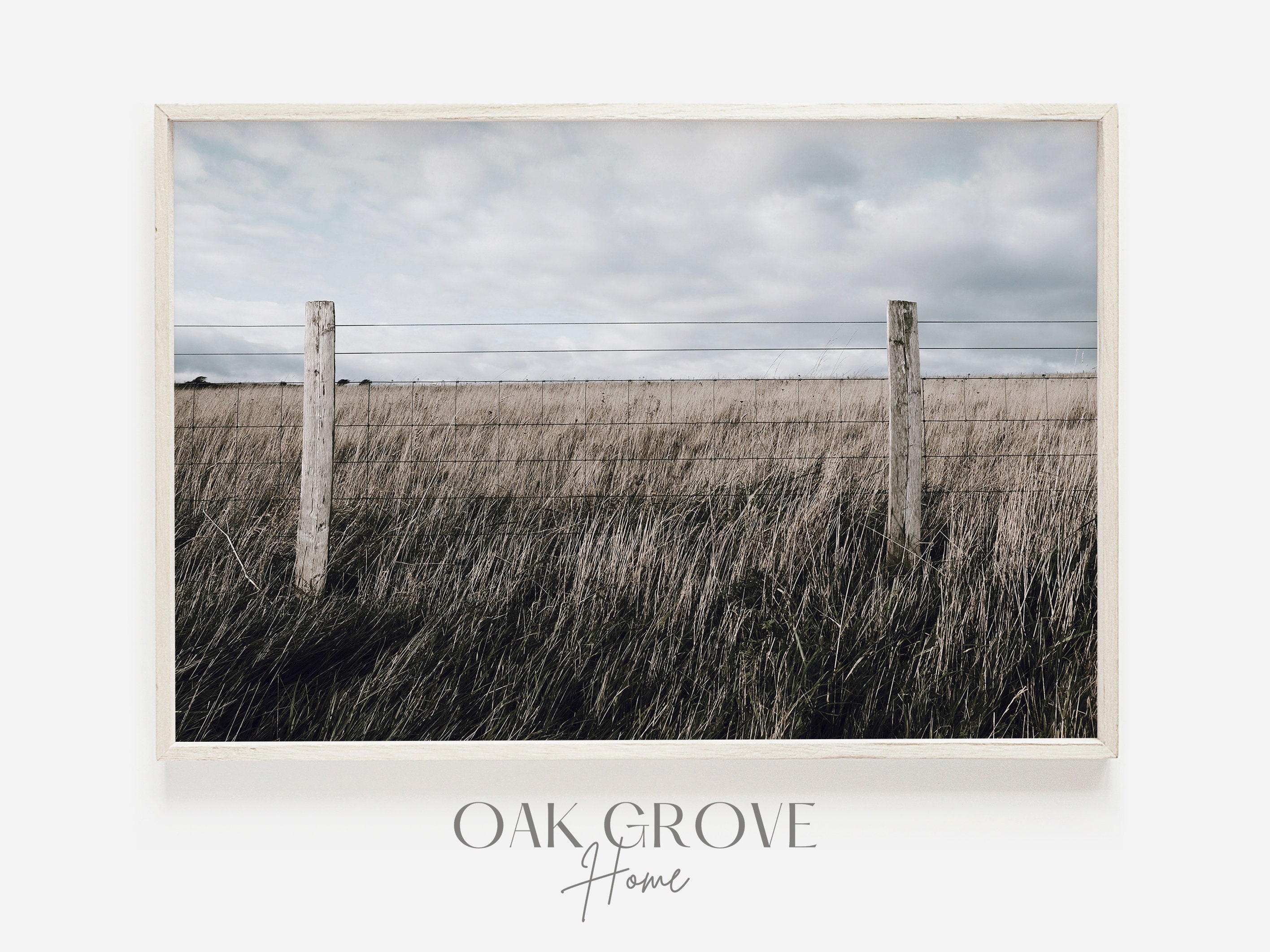 Cerca de alambre de púas, paisaje de granja rústica, cartel del oeste, foto  de la línea de la cerca, paisaje rural, cerca a lo largo del campo de  trigo, decoración estilo granja -, image size:2832x2124