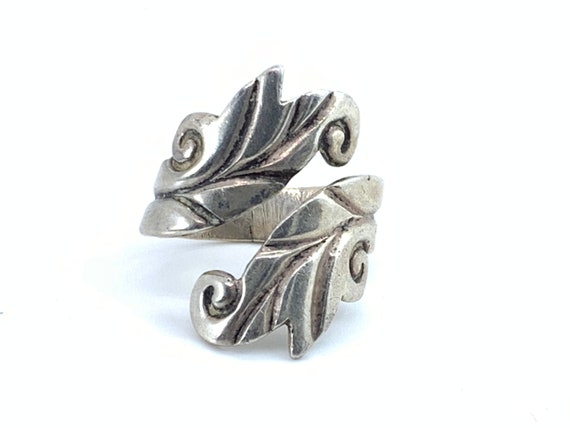 Sterling Silver Scroll Ring With Leaf Pattern - image 3
