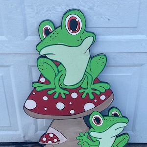 FROGS ON MUSHROOM Wood Outdoor Yard Art Sign, Frog Garden Decoration