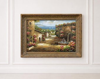 Peut inclure: Une peinture à l'huile dans un cadre doré orné représentant une scène de village côtier méditerranéen avec des bâtiments en pierre, une fontaine centrale et des fleurs roses et rouges vives. Le fond montre une mer bleue avec des voiliers.