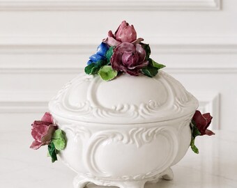 Vintage Capodimonte Style Porcelain Trinket Box – Italian Floral Covered Dish – Romantic Cottage Chic Jewelry Box – Vanity Décor