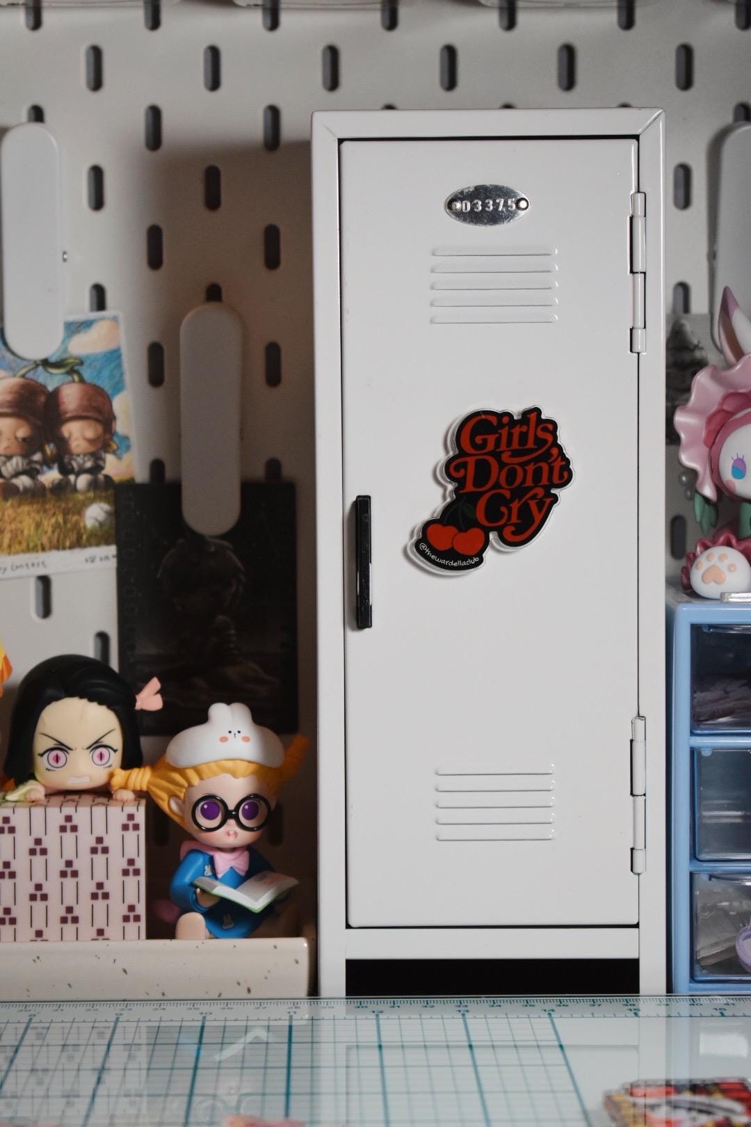 小物 Girls Don't Cry OTSUMO PLAZA KEY RING Girls Don T Cry Keychain - Etsy