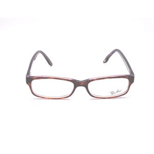 K&ouml;nnte beinhalten: Schildpatt-Brille mit klaren Gl&auml;sern und dem Ray-Ban-Logo auf dem rechten Glas.