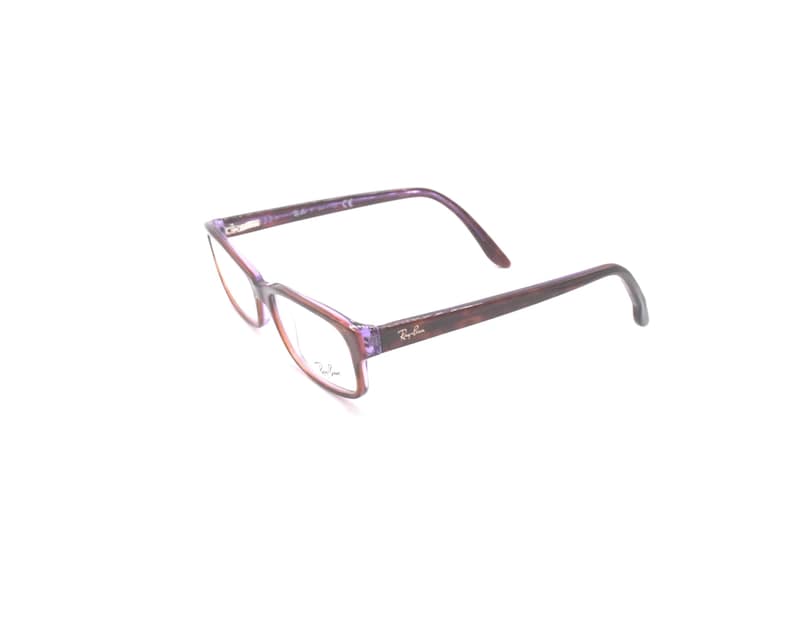 K&ouml;nnte beinhalten: Rechteckige Brille in Lila und Braun mit dem Ray-Ban-Logo an der Seite.