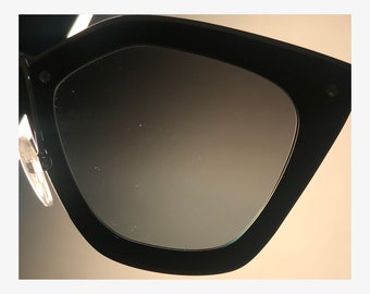 Prada Spr53s 1ab-6r2 Black Cat Eye Frame W/ Polarized Gray  display picture 2
