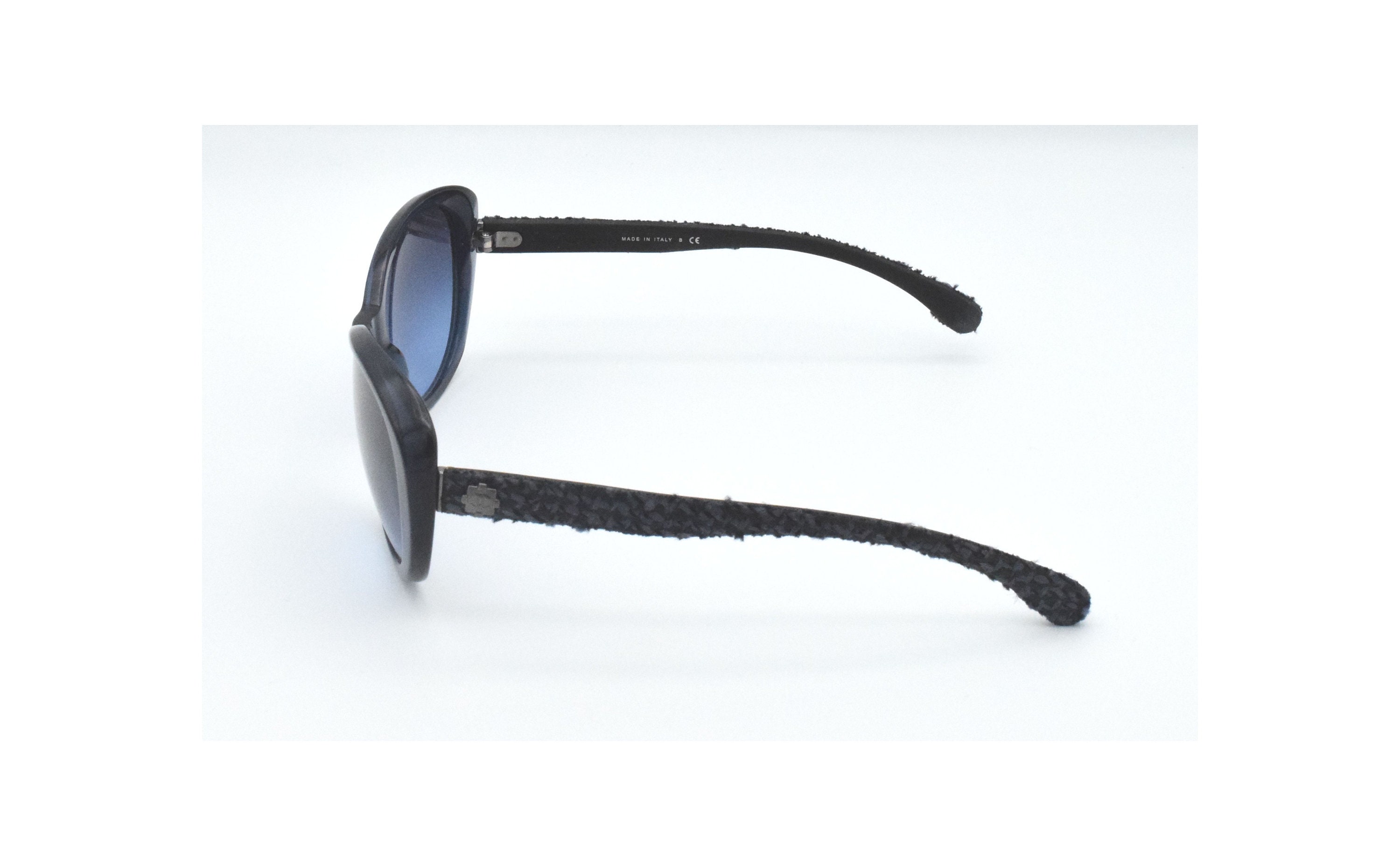 CHANEL: Black/Navy Blue, Tweed & CC Sunglasses de CHANEL Sunglasses: Square Sunglasses, acetate — Fashion | CHANEL main image 2