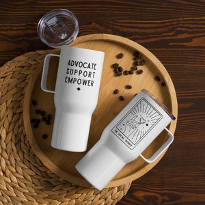 Advocate Support Empower Social Work Tarot Card Taza de viaje con asa