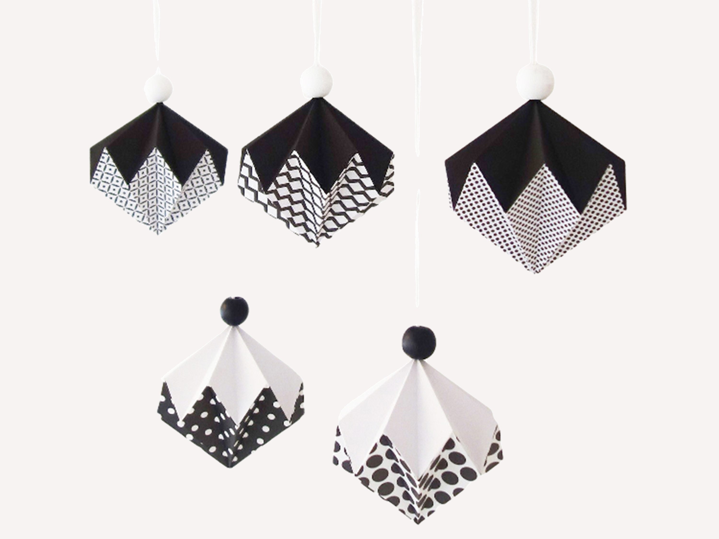 Mobile Bébé Noir et Blanc Montessori en Origami