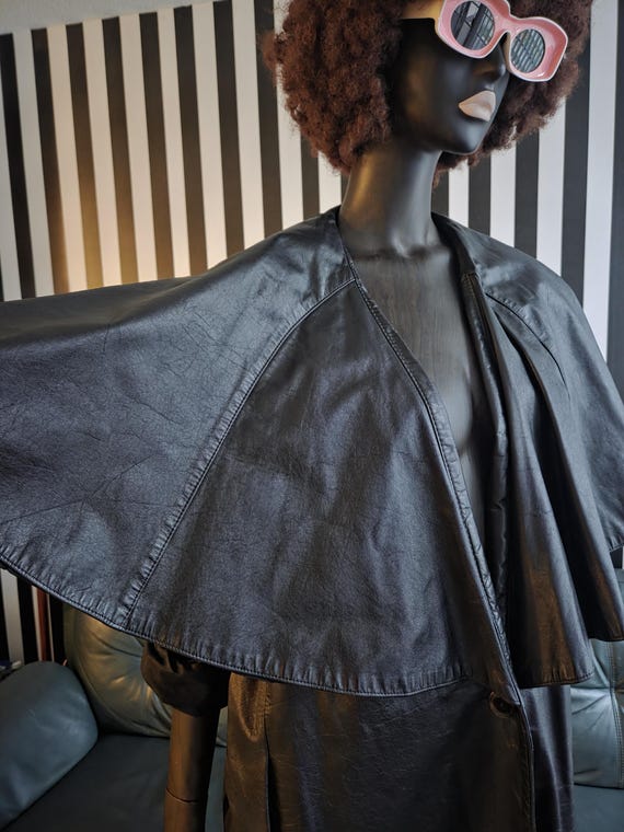 Vintage Capelet Swing Black Leather Coat